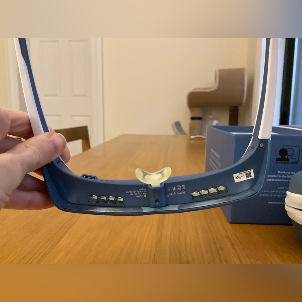 Luminette 3 Light Therapy Glasses - Picture 4 of 8